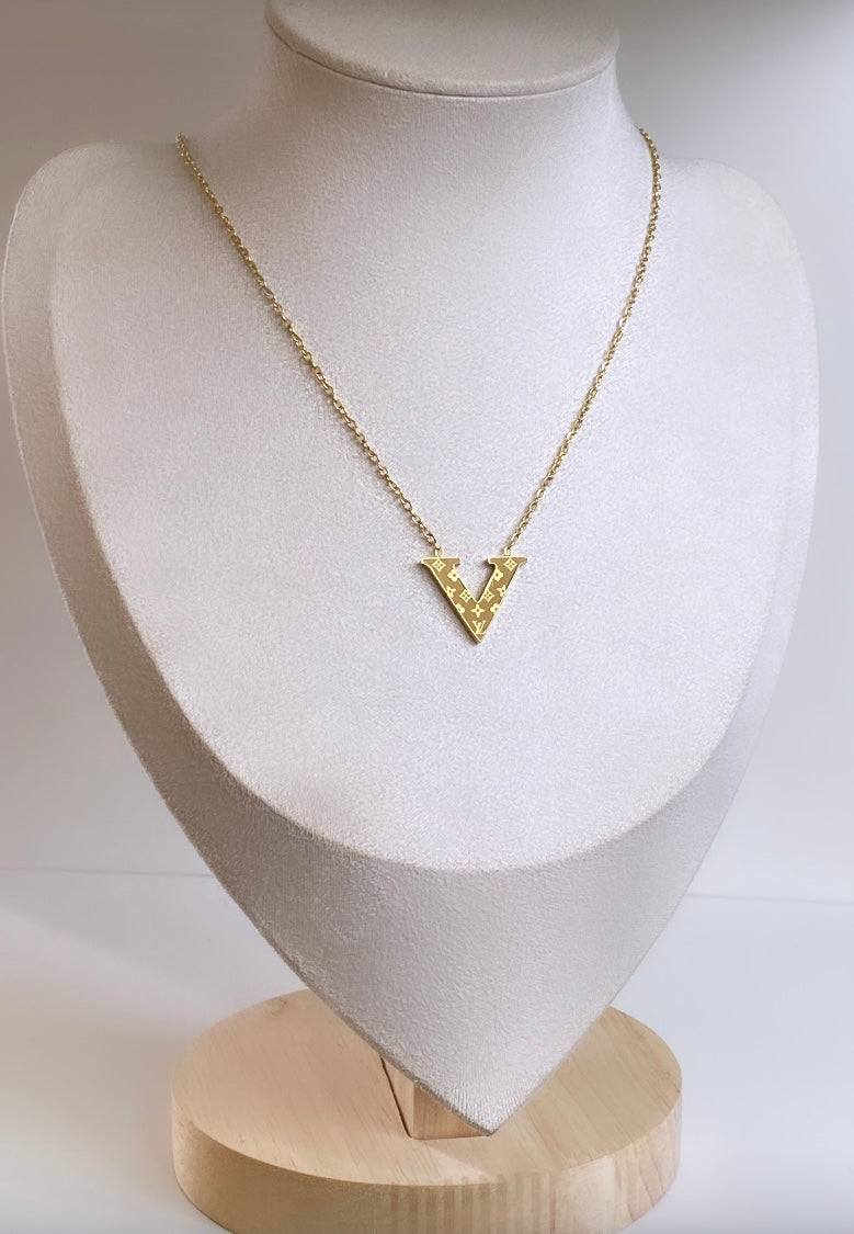 Collier V Gravé